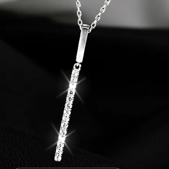 Jewelry - Elegant 925 Sterling Silver Pendant Necklace